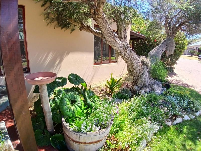 2 Bedroom Property for Sale in Stilbaai Wes Western Cape